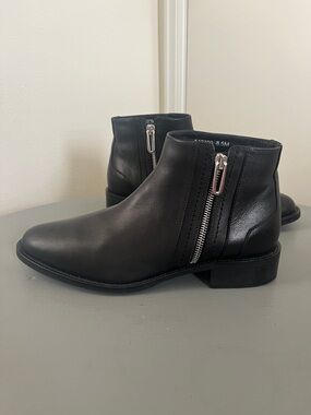 Aquatalia Women’s Black Leather Side-Zip Ankle Boots | Size 8.5